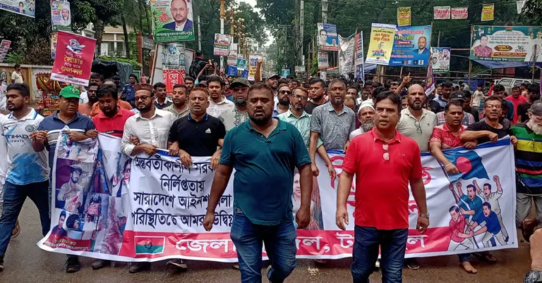 আইনশৃঙ্খলা পরিস্থিতির অবনতির প্রতিবাদে টাঙ্গাইলে যুবদলের বিক্ষোভ